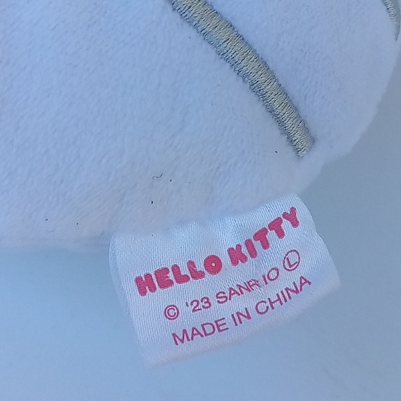 Hello Kitty Plush - Picture 3 of 16